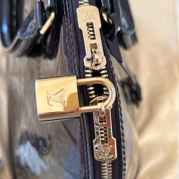 Louis Vuitton Alma Vernis Amarante GM handbag - Picture 6 of 17